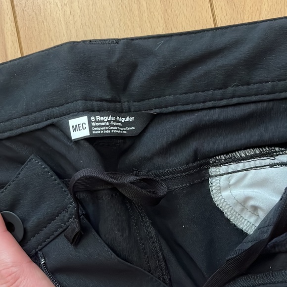 NWOT MEC Terrena Stretch hiking pants - Picture 9 of 12